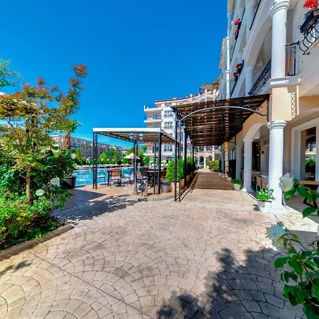 Avenue Deluxe Hotel