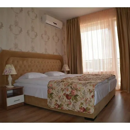 Avenue Deluxe Hotel